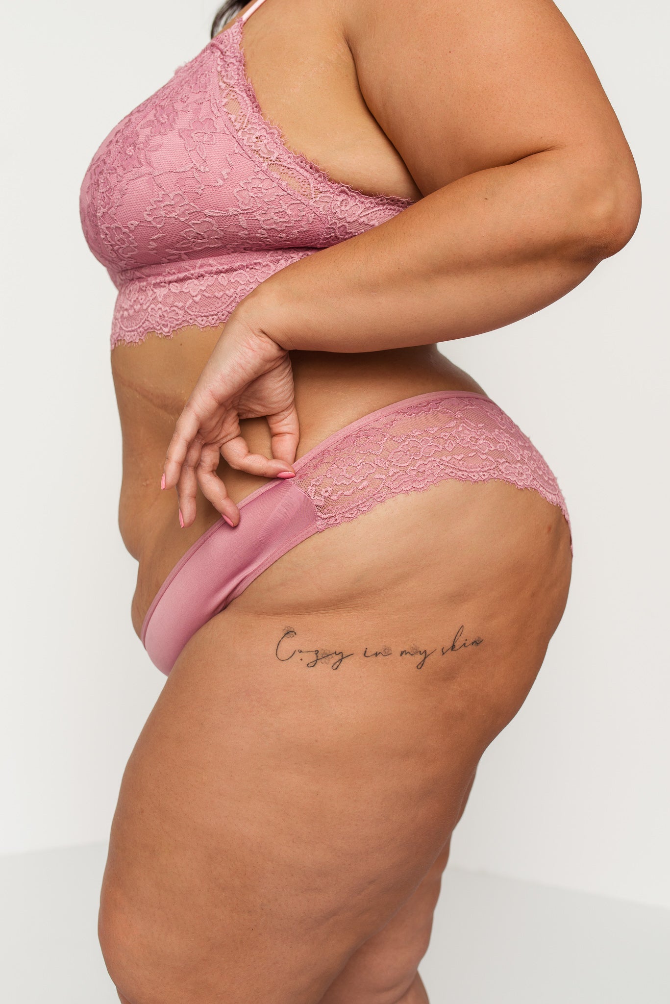 Dentelle tanga framboise